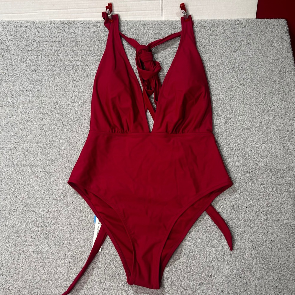 Cupshe‎ One Piece Swimsuit Plunging Halter Large Red Vacation Beach Sexy Chic